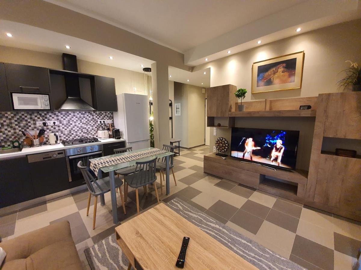 Lukas-2 B/R Luxurious Flat With Veranda Leilighet Athen Eksteriør bilde